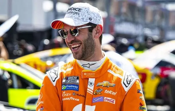 Robusta carrera de Daniel Suárez en Charlotte lo regresa al top-10 de NASCAR Cup