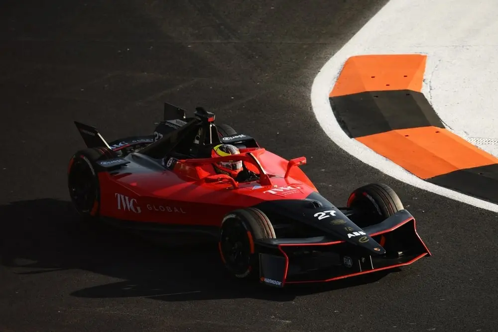 Jake Dennis encabezó la primera práctica del Mexico City E-Prix 2026