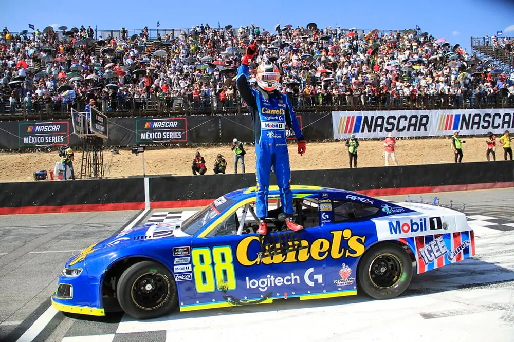 Con triunfo en SLP arranca García Jr. temporada de NASCAR México